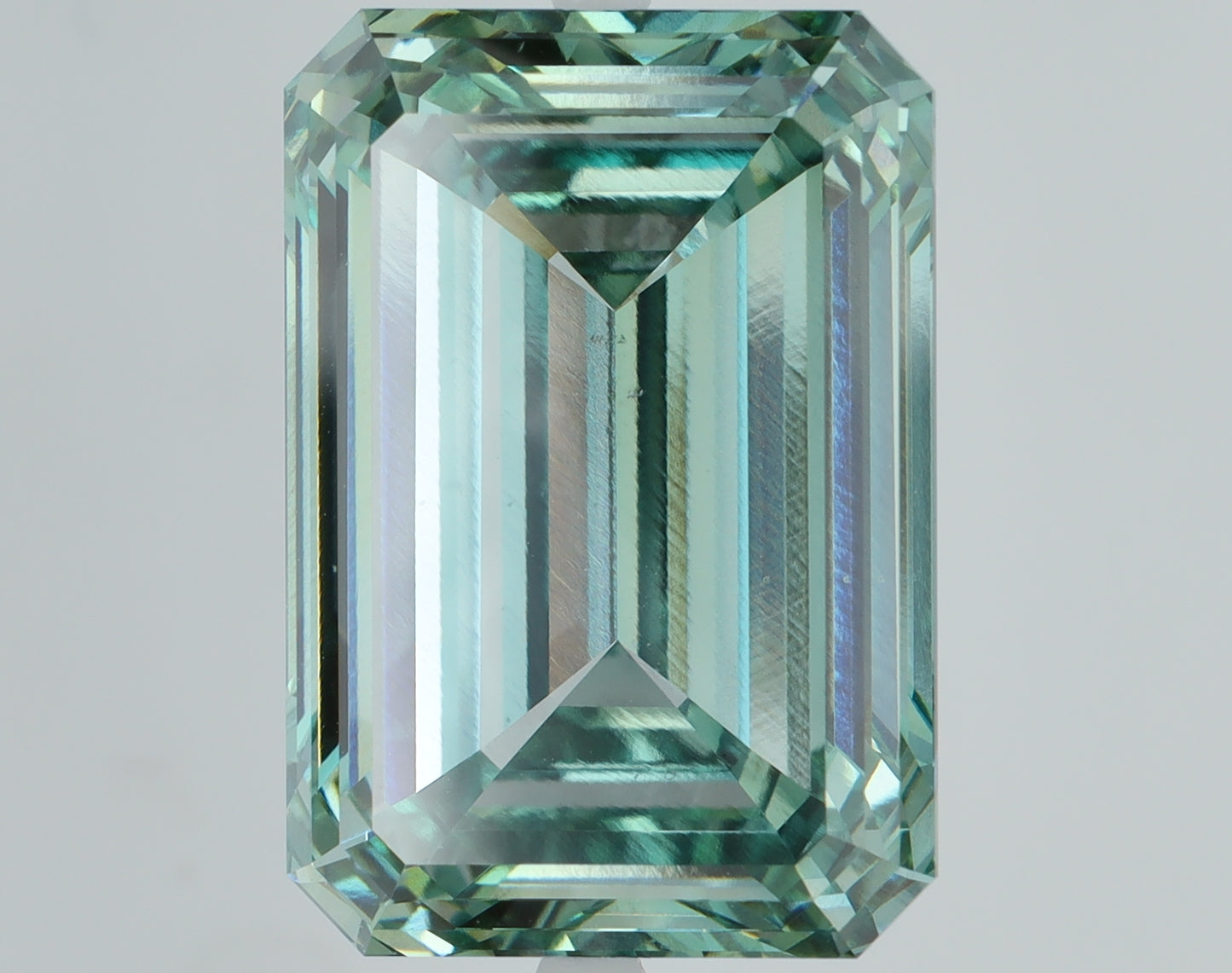 18.96 CT Emerald Diamond GREEN VS2