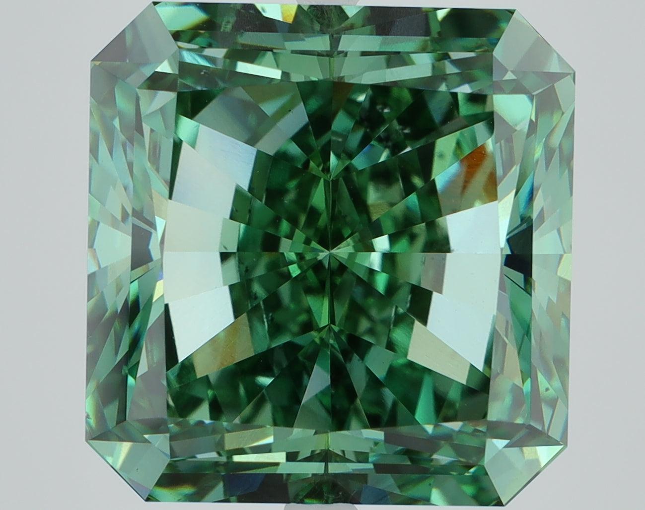 15.02 CT Radiant Diamond GREEN VS2