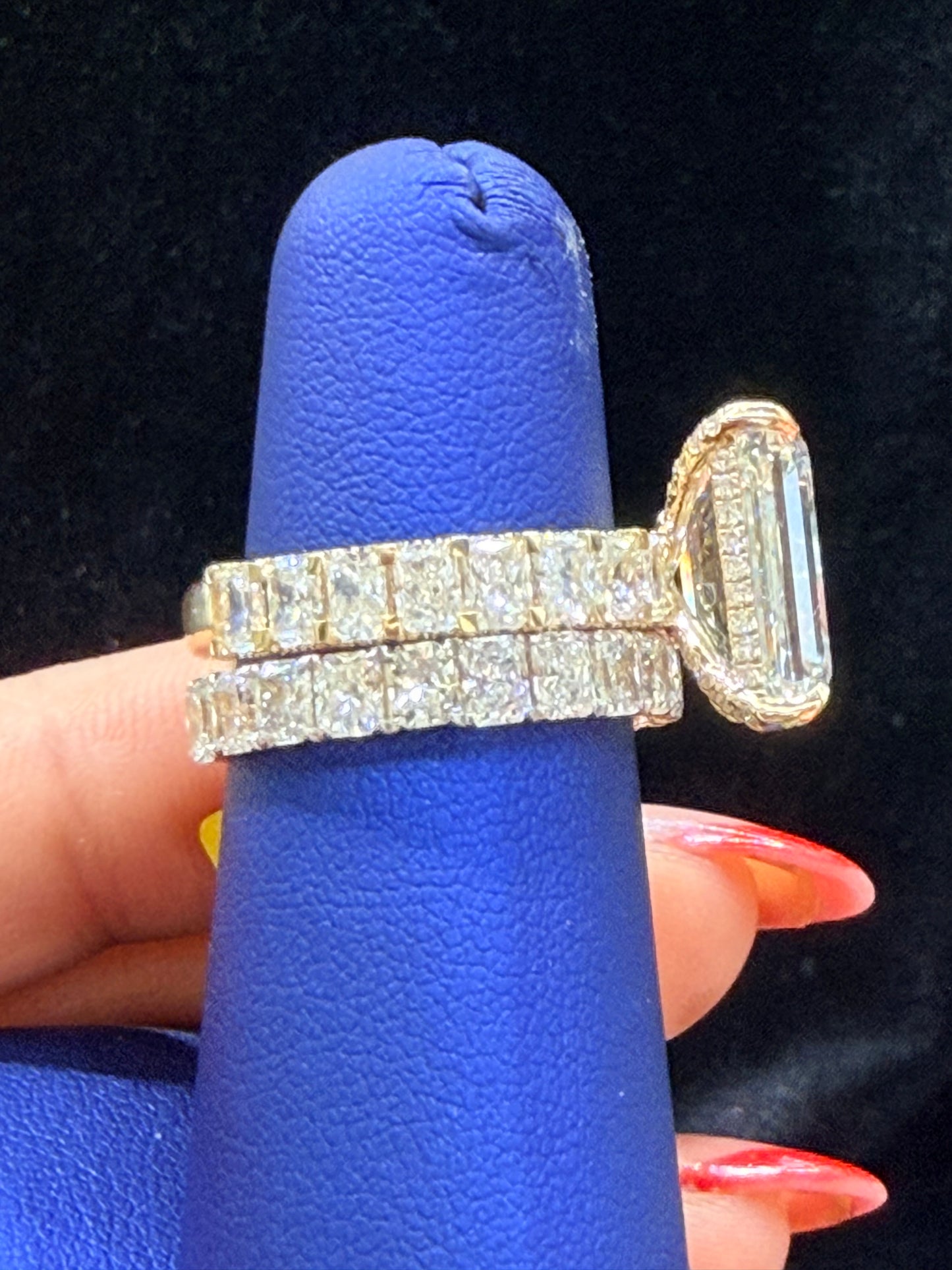 LAB Diamond Emerald with Radiant Set size 8.5 <Initial Payment>