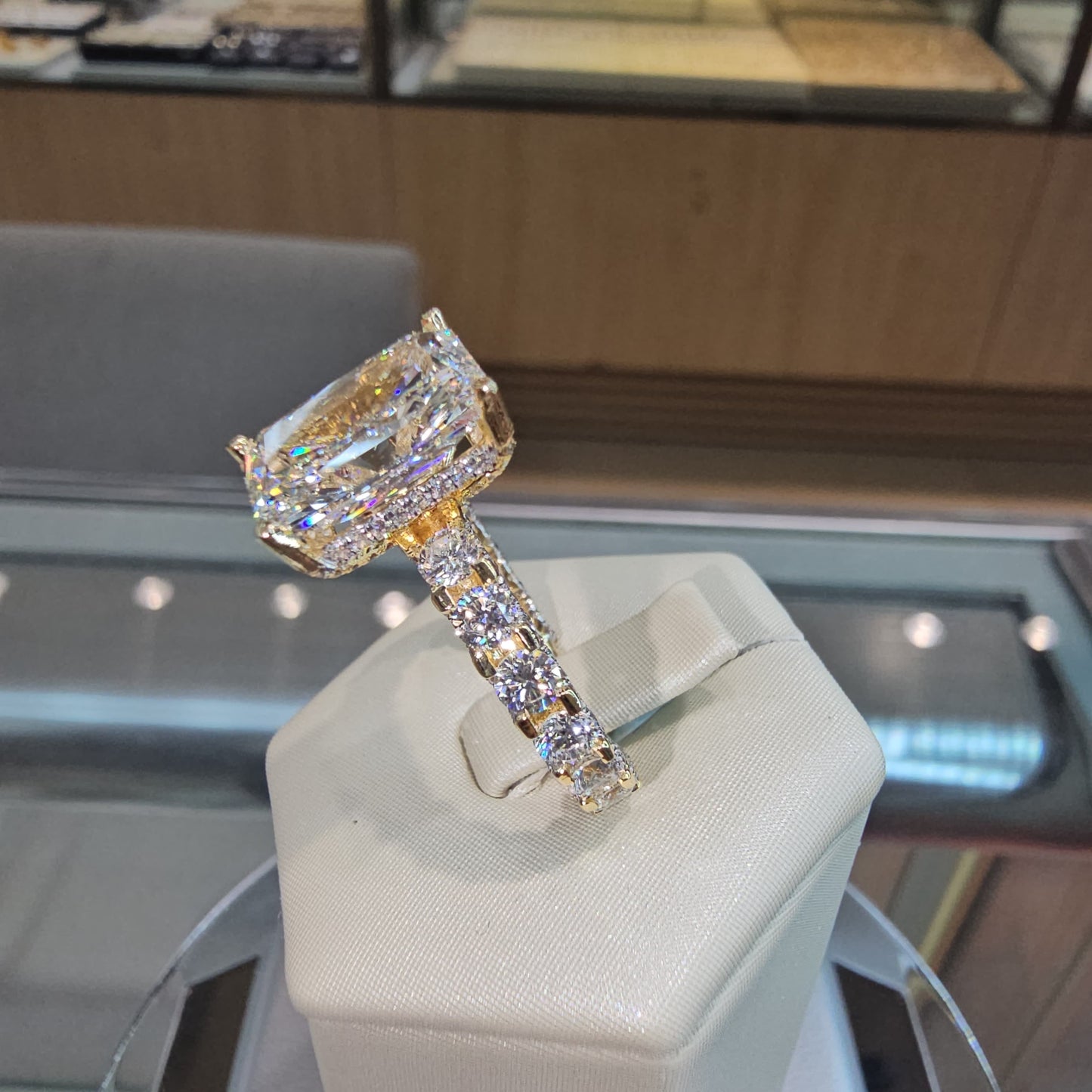 14k Yellow Gold 7 ct total( center 5ct vvs2 F ) LGD