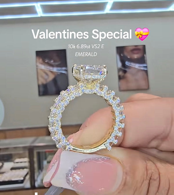 10k gold 6.89 carat Emerald Diamond Ring