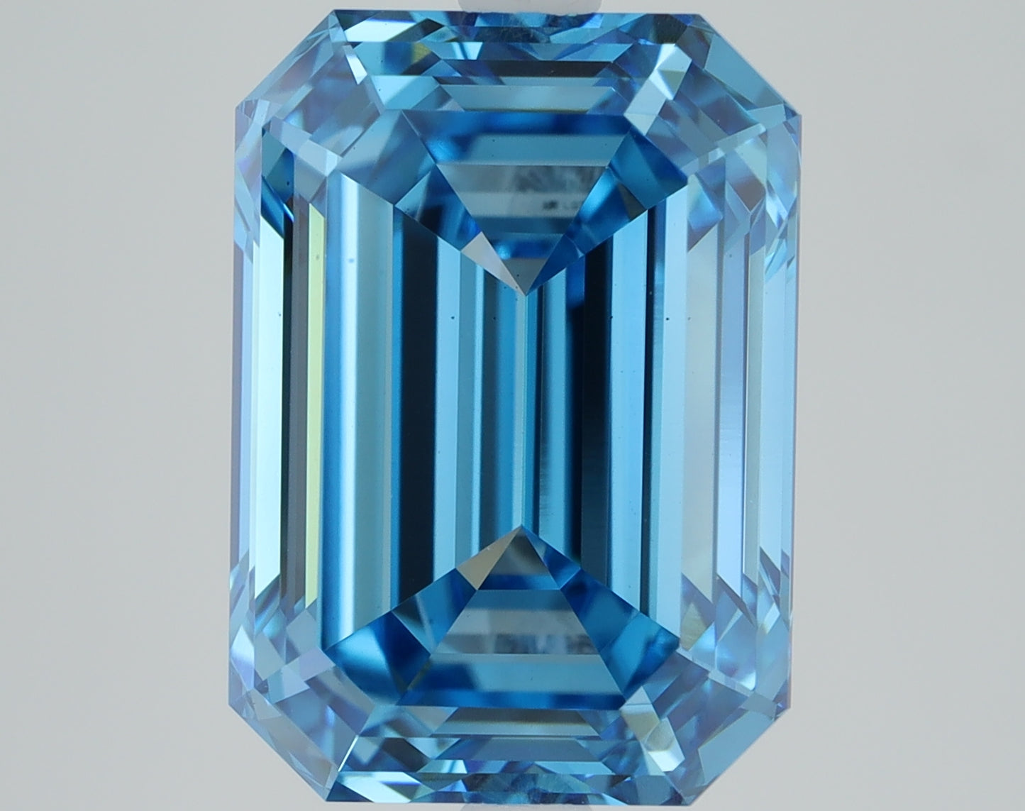 4.04 CT Emerald Diamond BLUE VS1